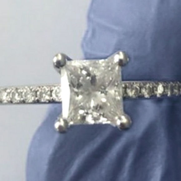 GIA 0.72 Carot Diamond Ring - Picture 10 of 15